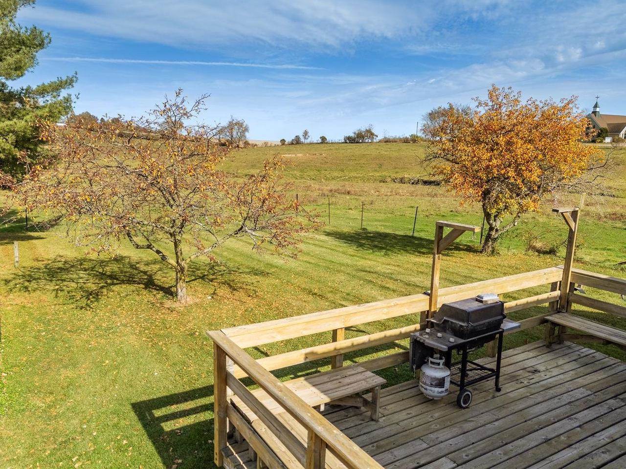 E4120 Village Road, Hillpoint, WI 53937