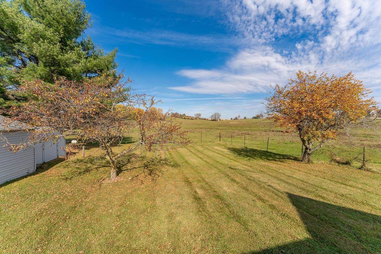 E4120 Village Road, Hillpoint, WI 53937