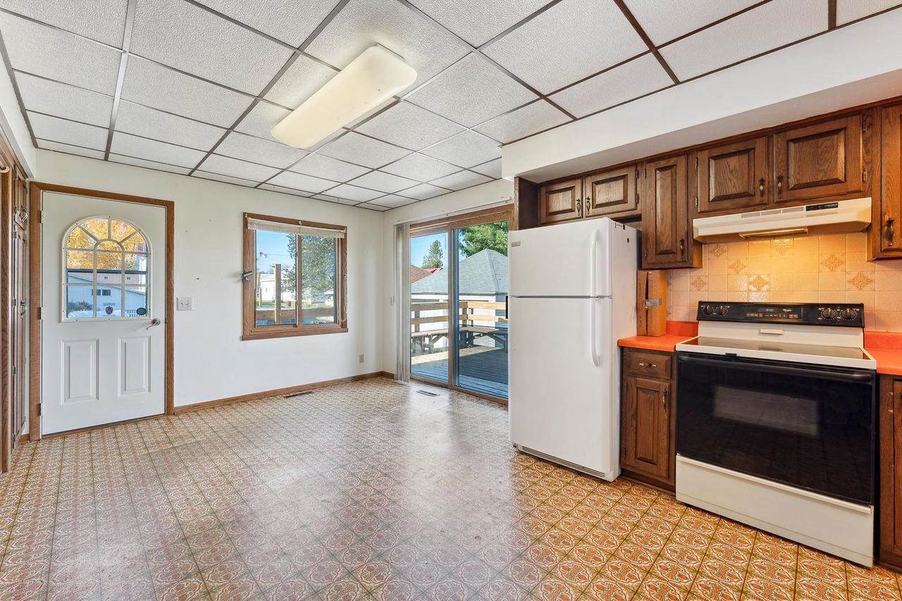 E4120 Village Road, Hillpoint, WI 53937