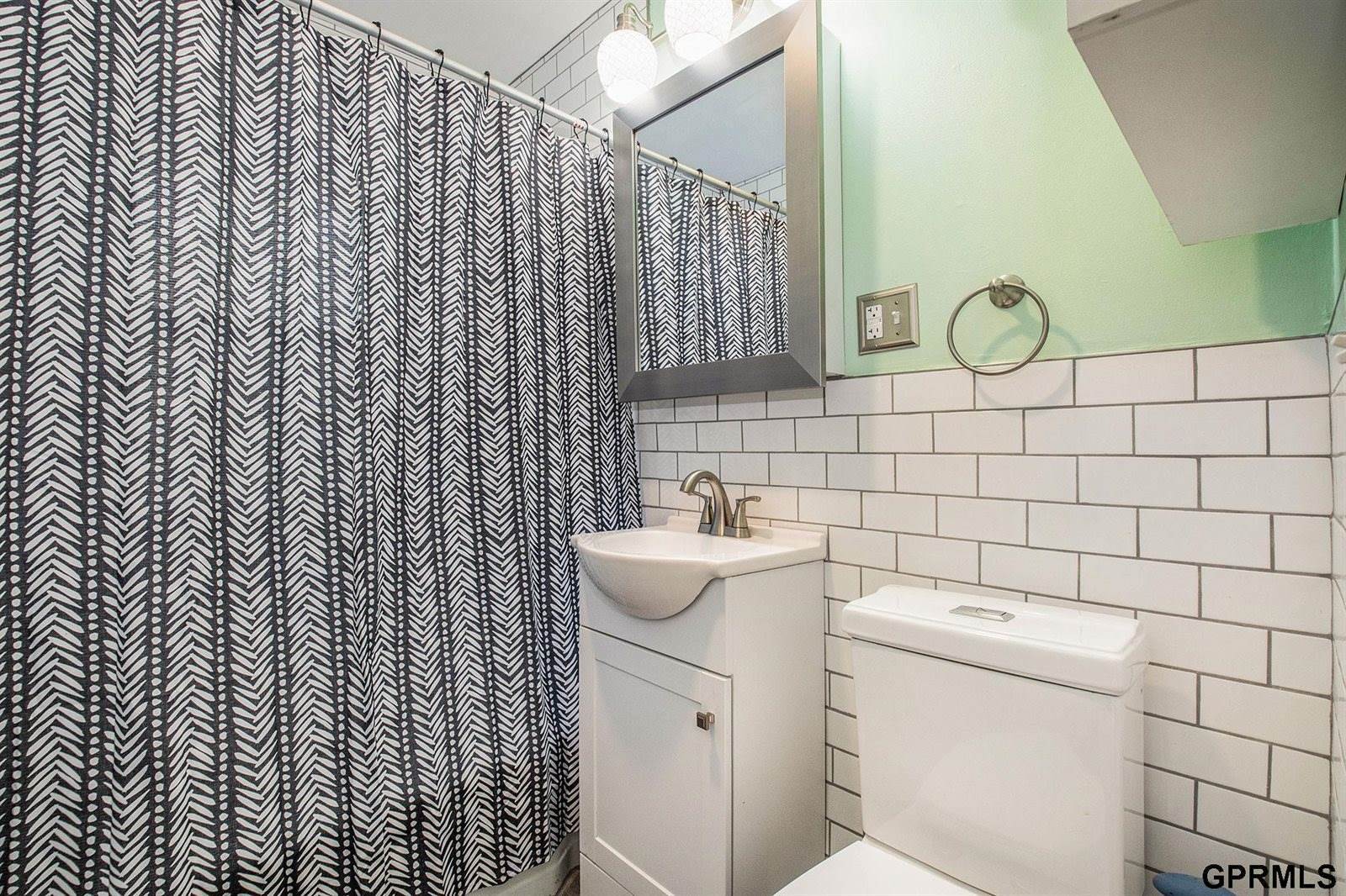 814 North 76th Street, Omaha, NE 68114