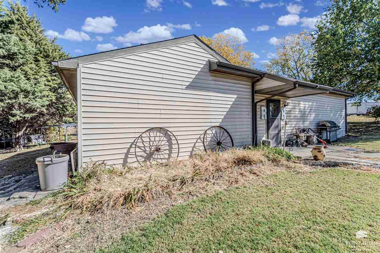 2926 Eagle Ridge Road, Milford, KS 66514