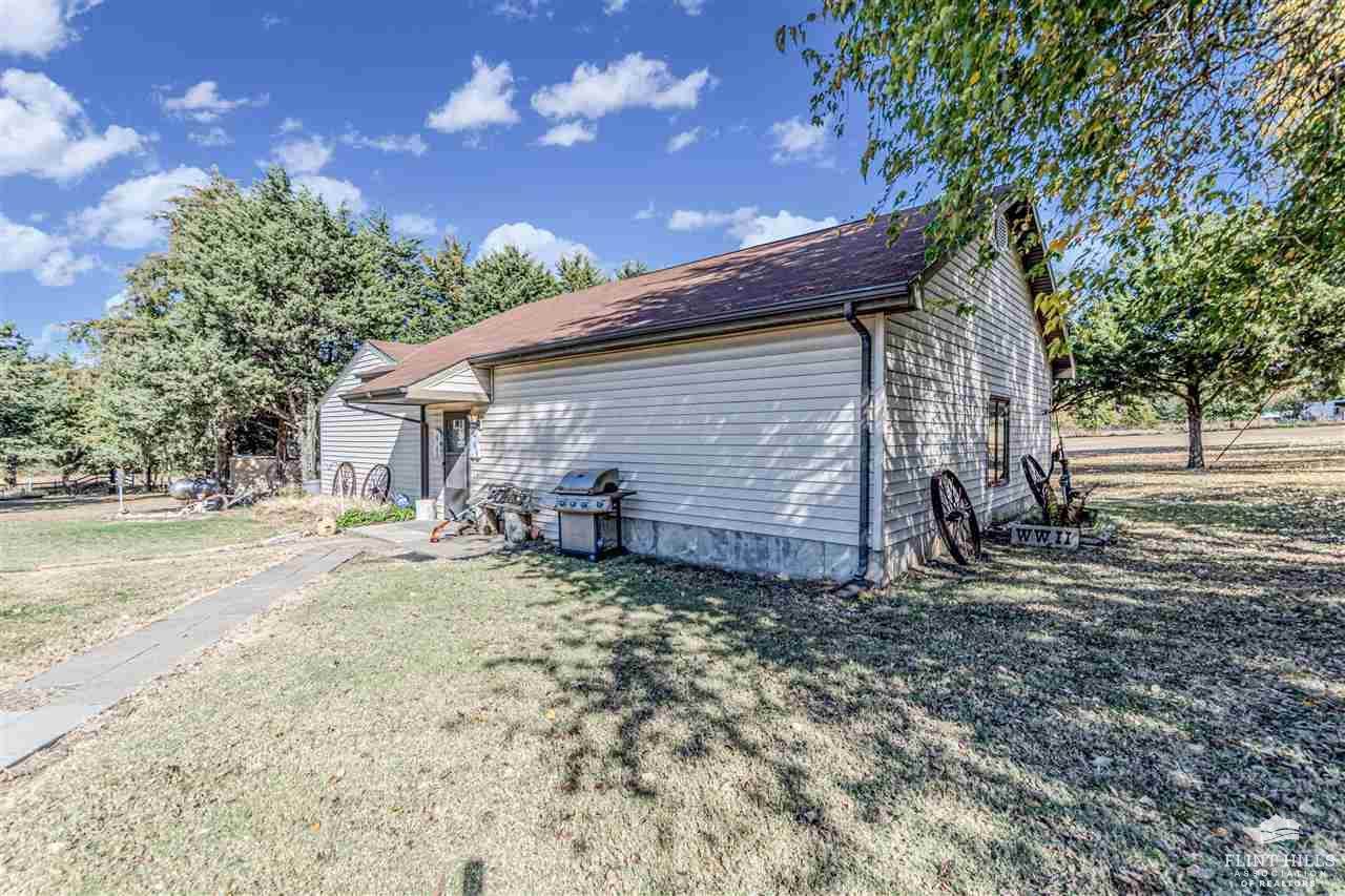 2926 Eagle Ridge Road, Milford, KS 66514