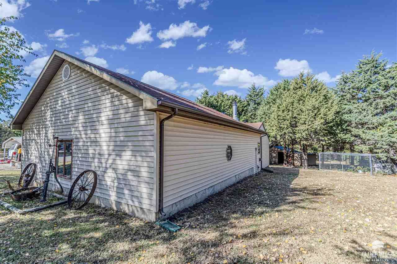 2926 Eagle Ridge Road, Milford, KS 66514