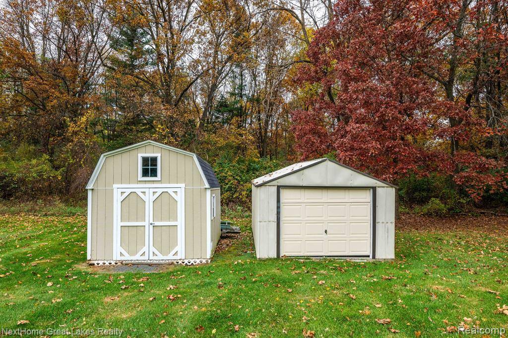 450 Grange Hall Road, Groveland Township, MI 48462