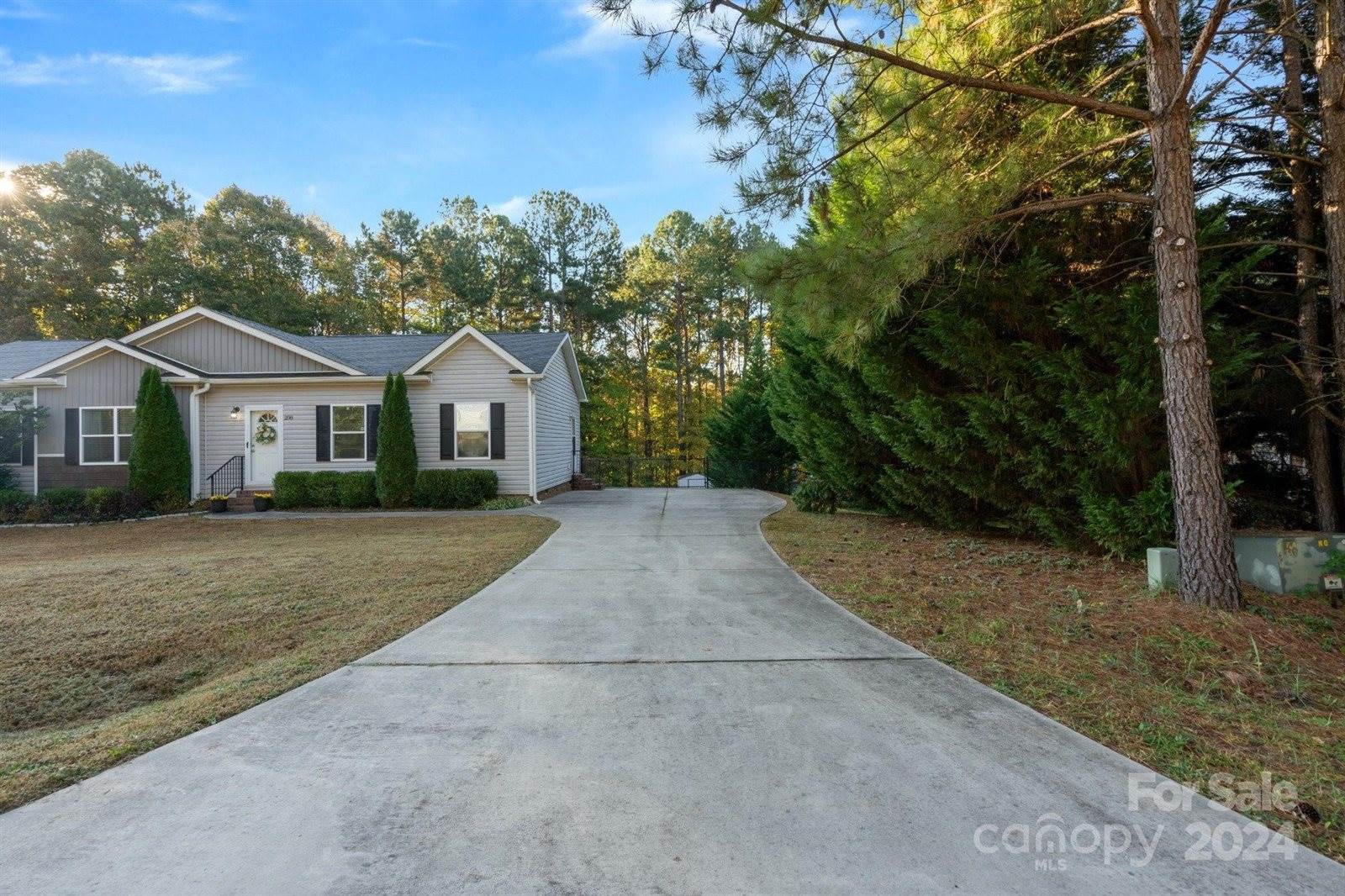 208 Brook Creek Drive, Troutman, NC 28166