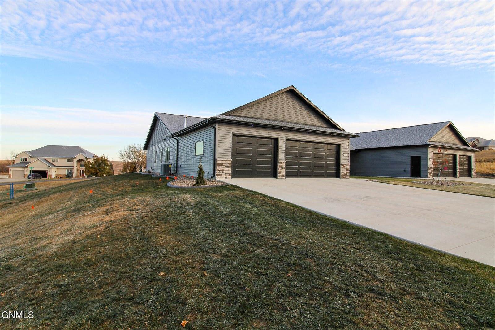 8127 Hawktree Drive, Bismarck, ND 58503