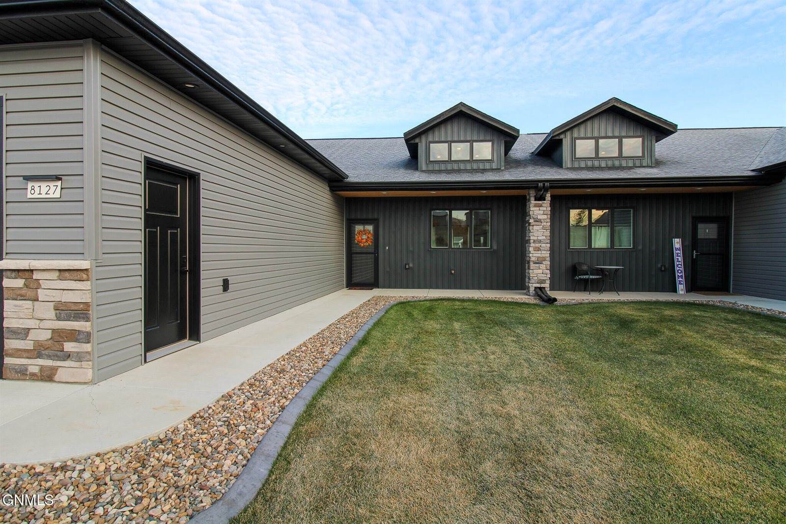 8127 Hawktree Drive, Bismarck, ND 58503