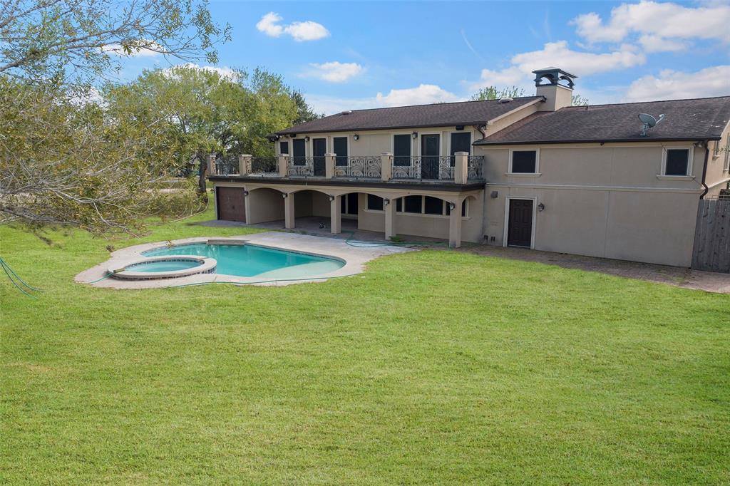 215 Wagon Road, Simonton, TX 77485