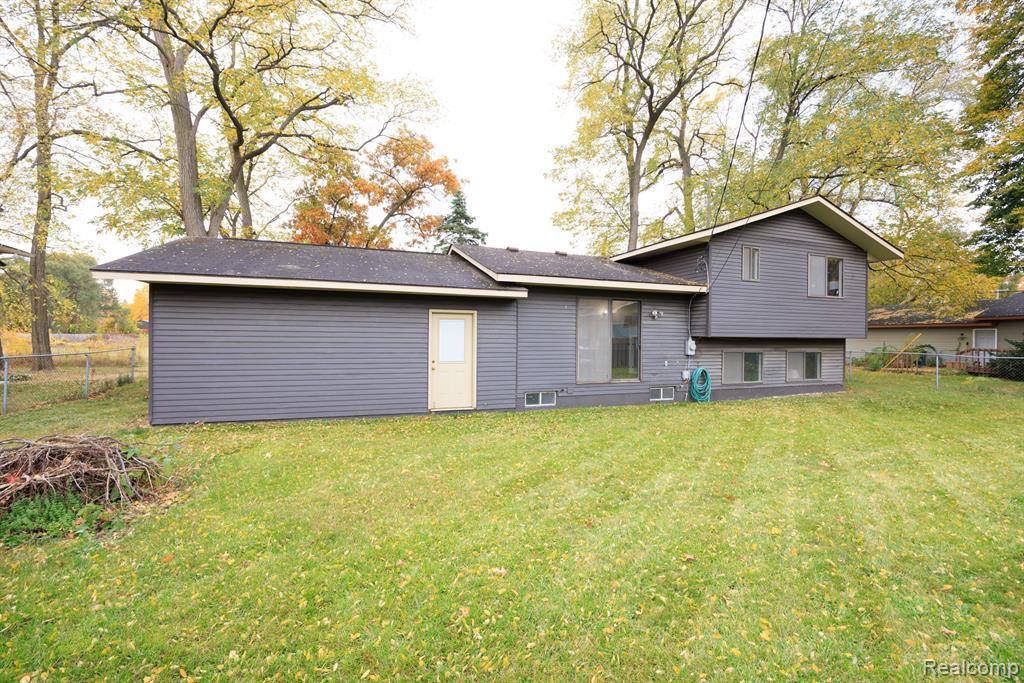 9252 Cedar Island Road, White Lake Township, MI 48386