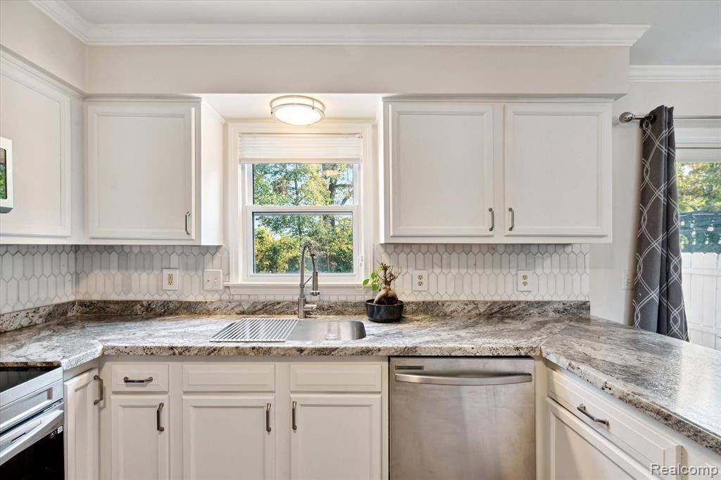 13365 Lake Point Boulevard, Van Buren Township, MI 48111