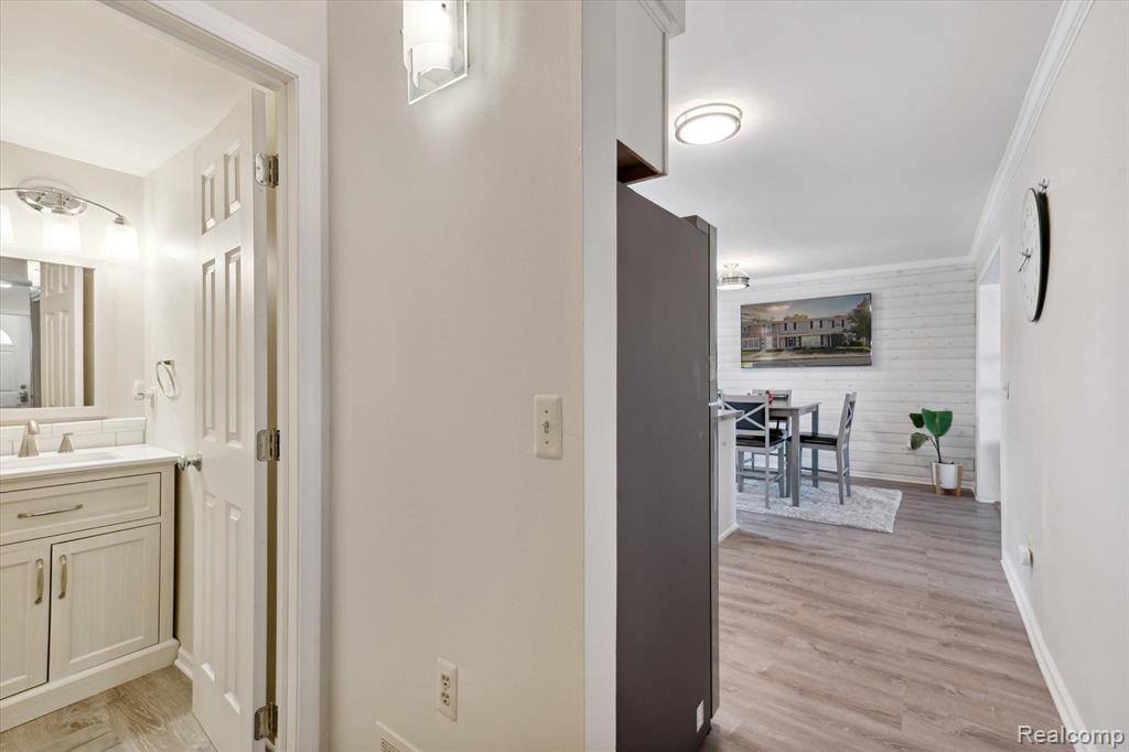 13365 Lake Point Boulevard, Van Buren Township, MI 48111