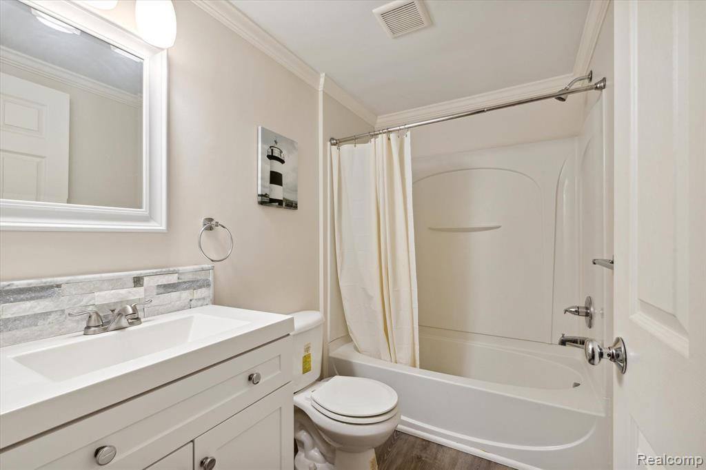 13365 Lake Point Boulevard, Van Buren Township, MI 48111