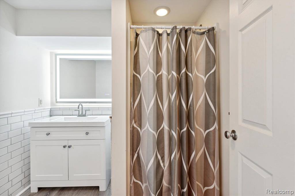 13365 Lake Point Boulevard, Van Buren Township, MI 48111