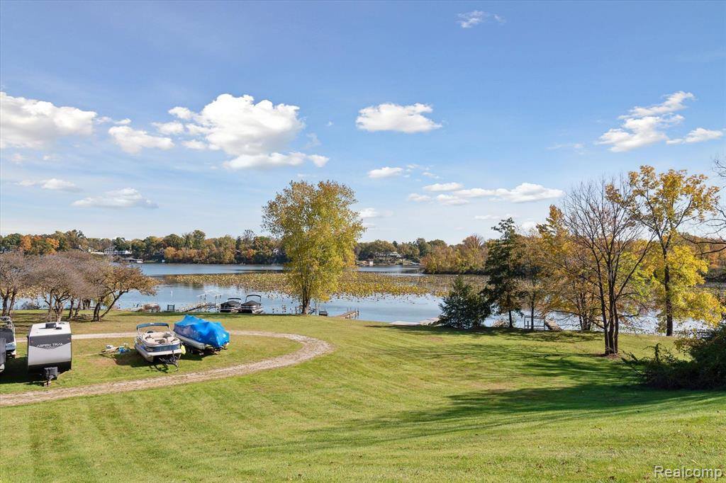 13365 Lake Point Boulevard, Van Buren Township, MI 48111