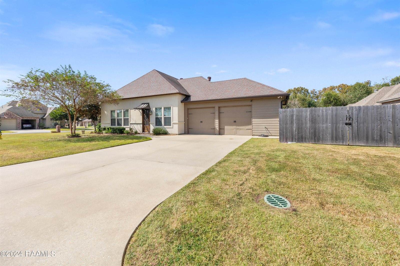 200 Edgewater Drive, Broussard, LA 70518