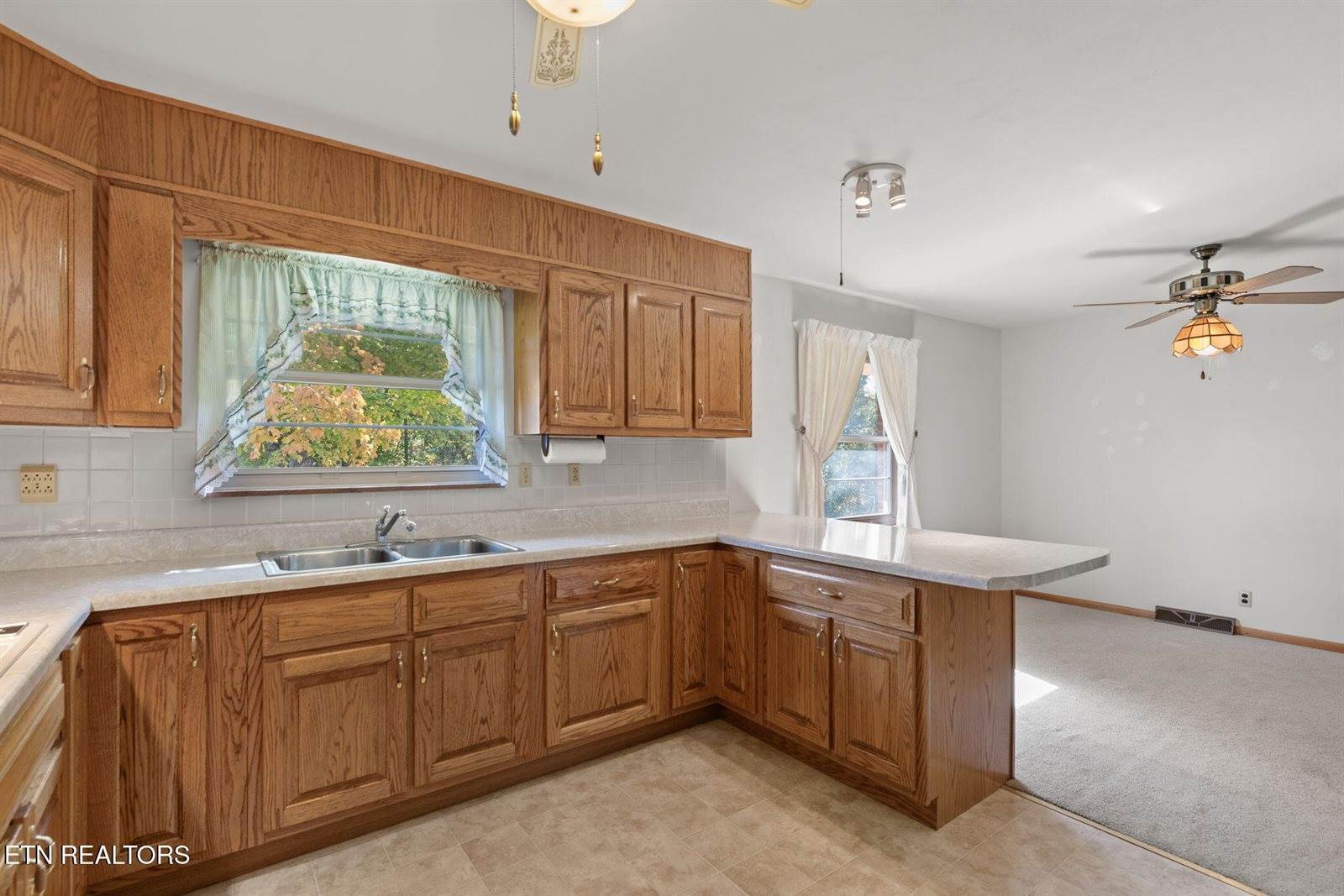 6812 Pine Grove Rd, Knoxville, TN 37914