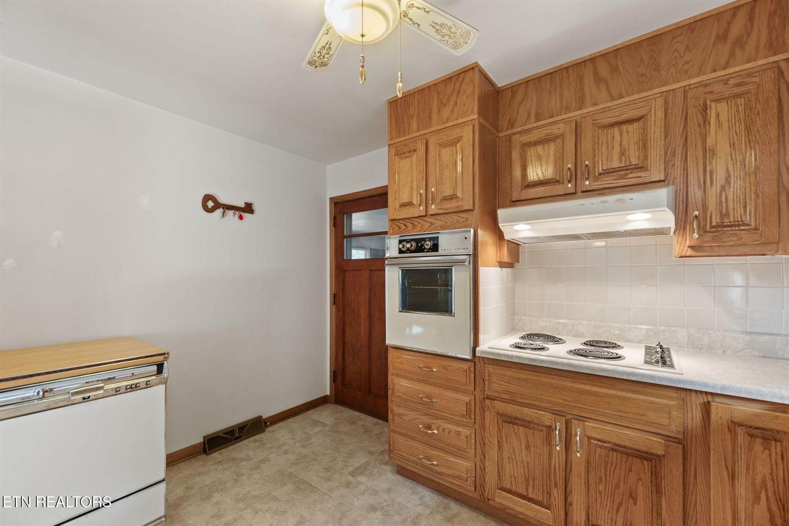 6812 Pine Grove Rd, Knoxville, TN 37914