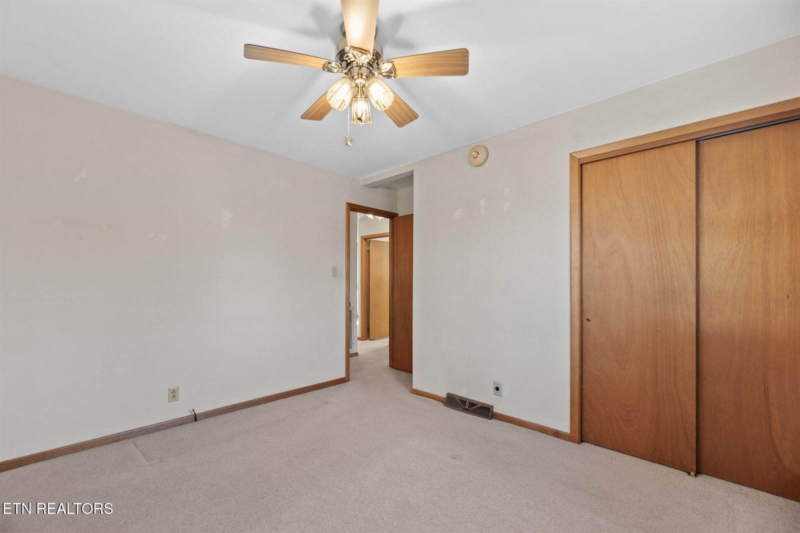 6812 Pine Grove Rd, Knoxville, TN 37914