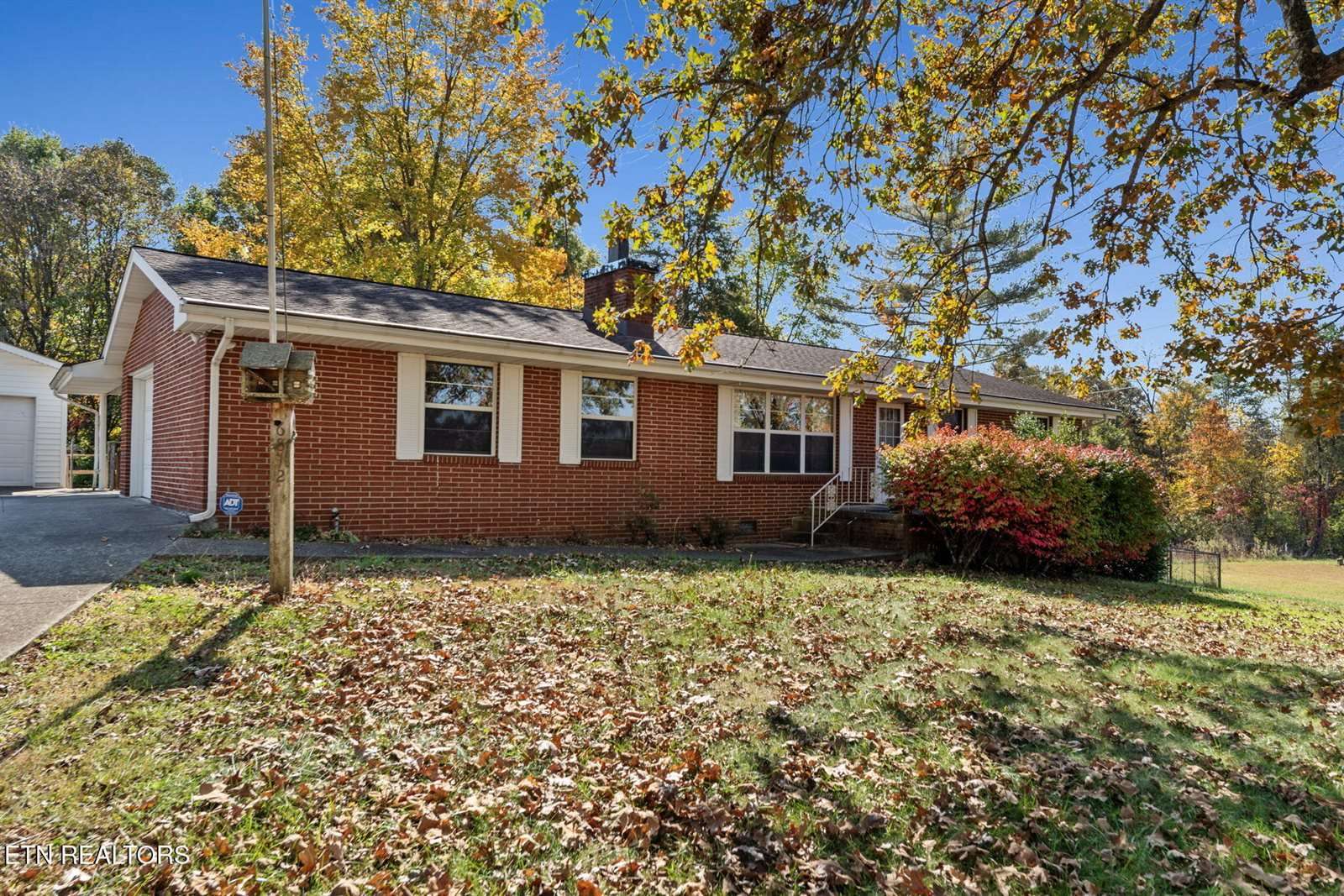 6812 Pine Grove Rd, Knoxville, TN 37914