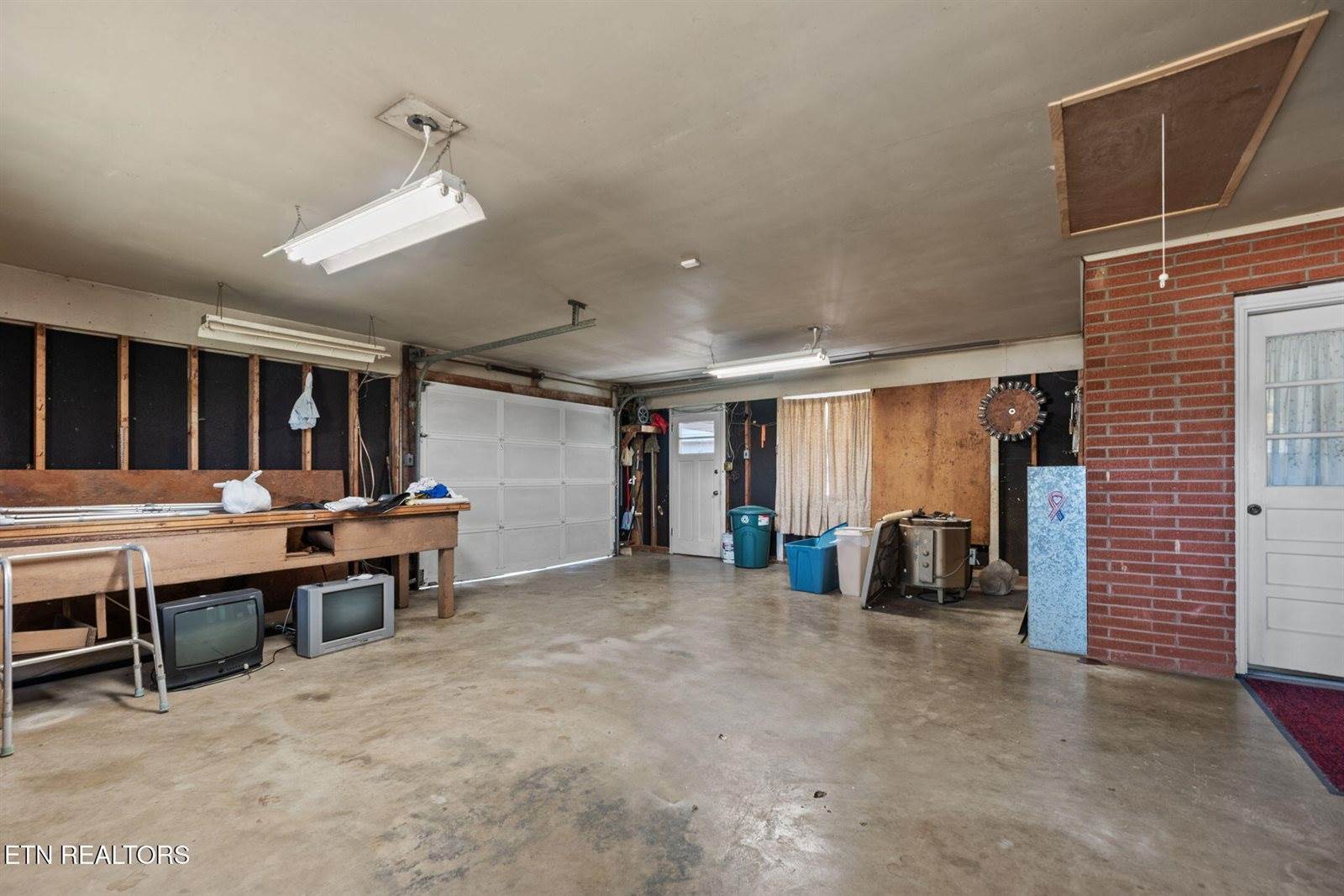 6812 Pine Grove Rd, Knoxville, TN 37914