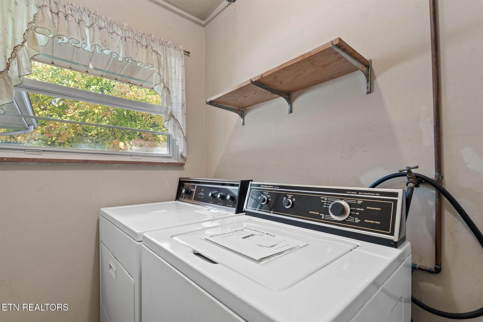 6812 Pine Grove Rd, Knoxville, TN 37914