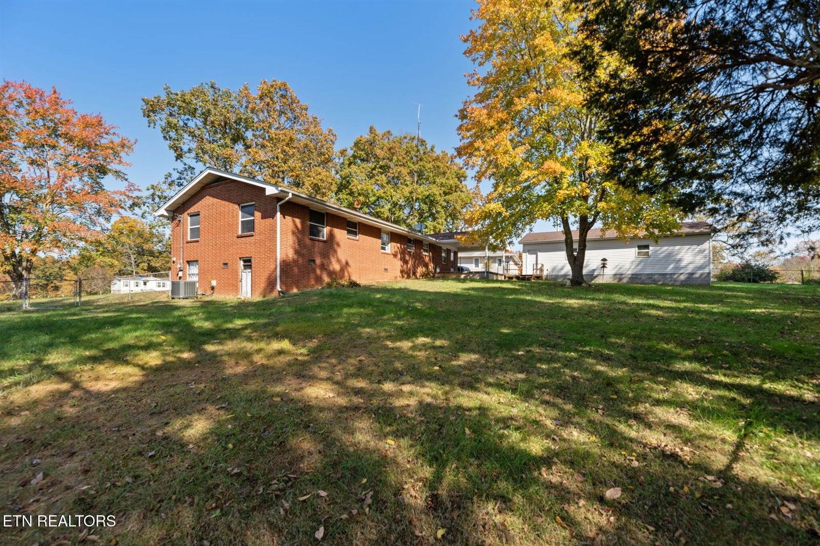 6812 Pine Grove Rd, Knoxville, TN 37914