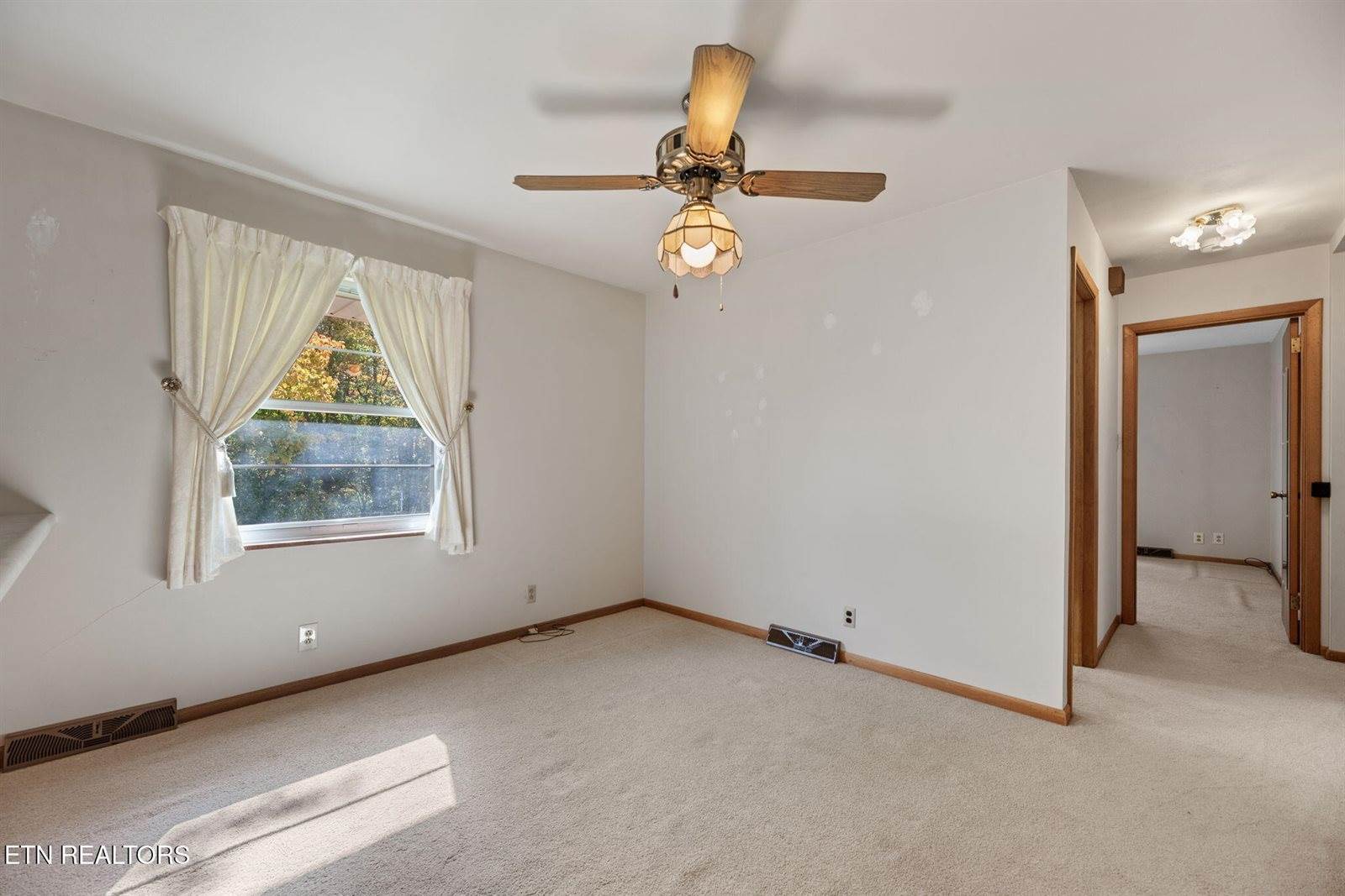 6812 Pine Grove Rd, Knoxville, TN 37914