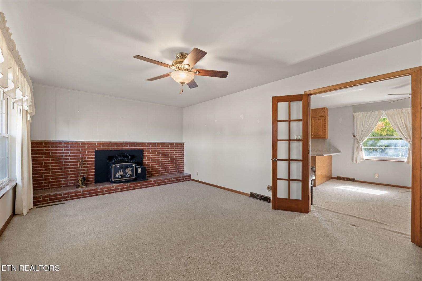 6812 Pine Grove Rd, Knoxville, TN 37914