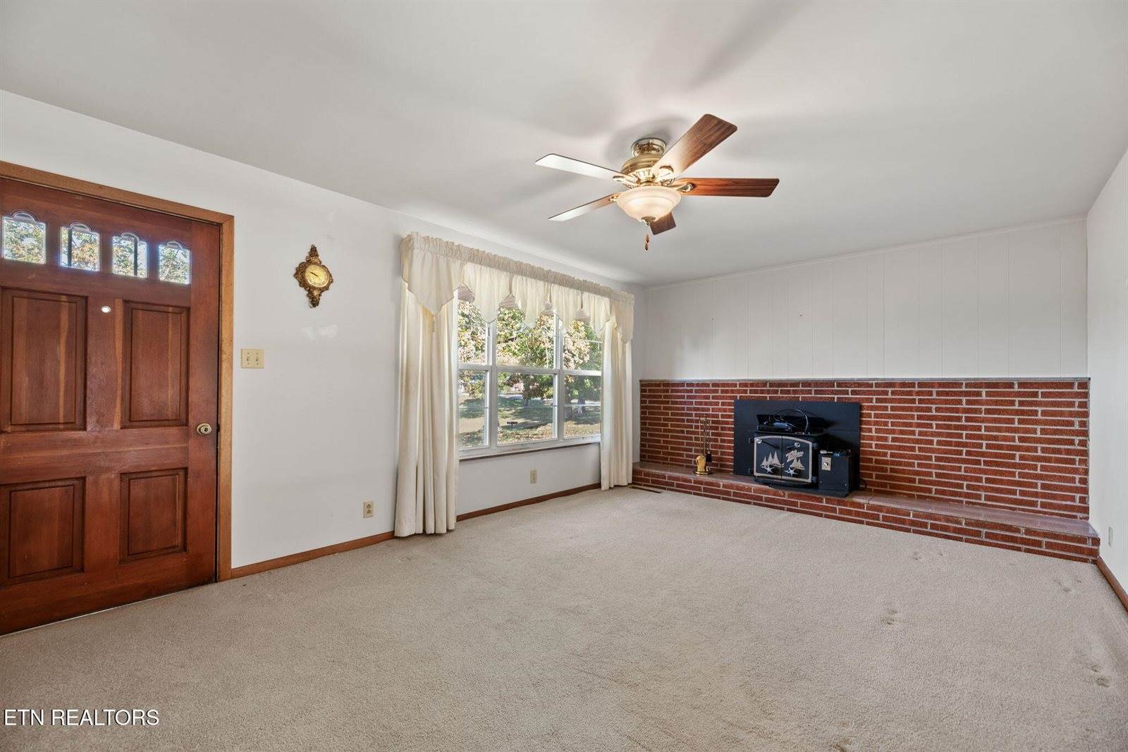 6812 Pine Grove Rd, Knoxville, TN 37914