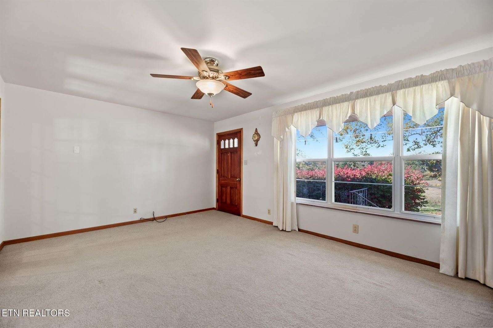 6812 Pine Grove Rd, Knoxville, TN 37914