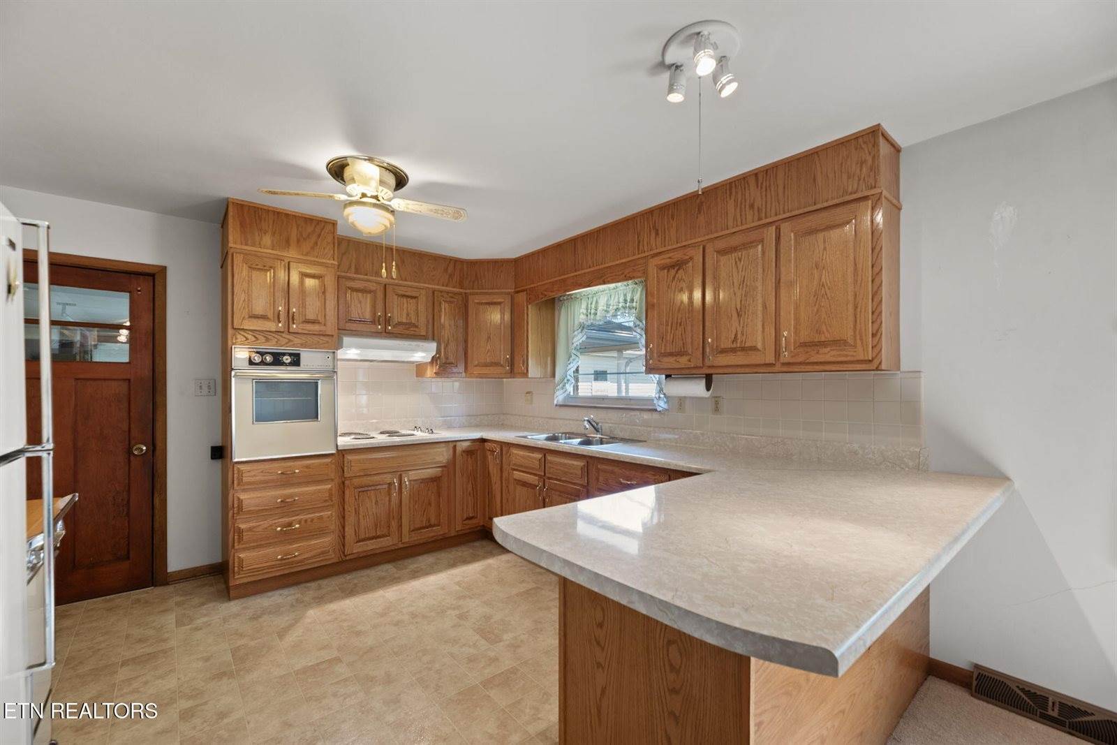 6812 Pine Grove Rd, Knoxville, TN 37914