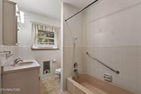 6812 Pine Grove Rd, Knoxville, TN 37914