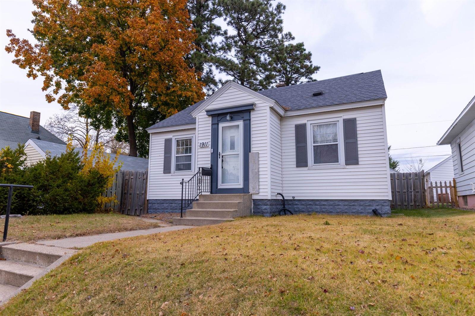 1911 Farnam St, La Crosse, WI 54601