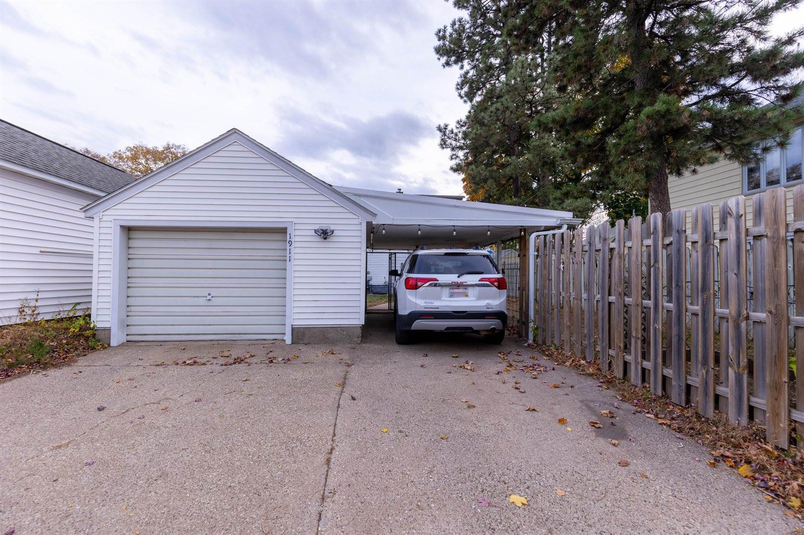 1911 Farnam St, La Crosse, WI 54601