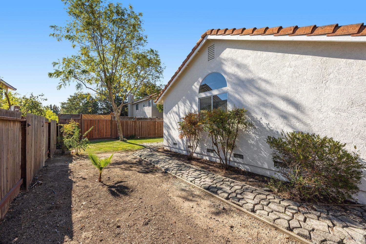 2158 Francisco Avenue, Santa Rosa, CA 95403