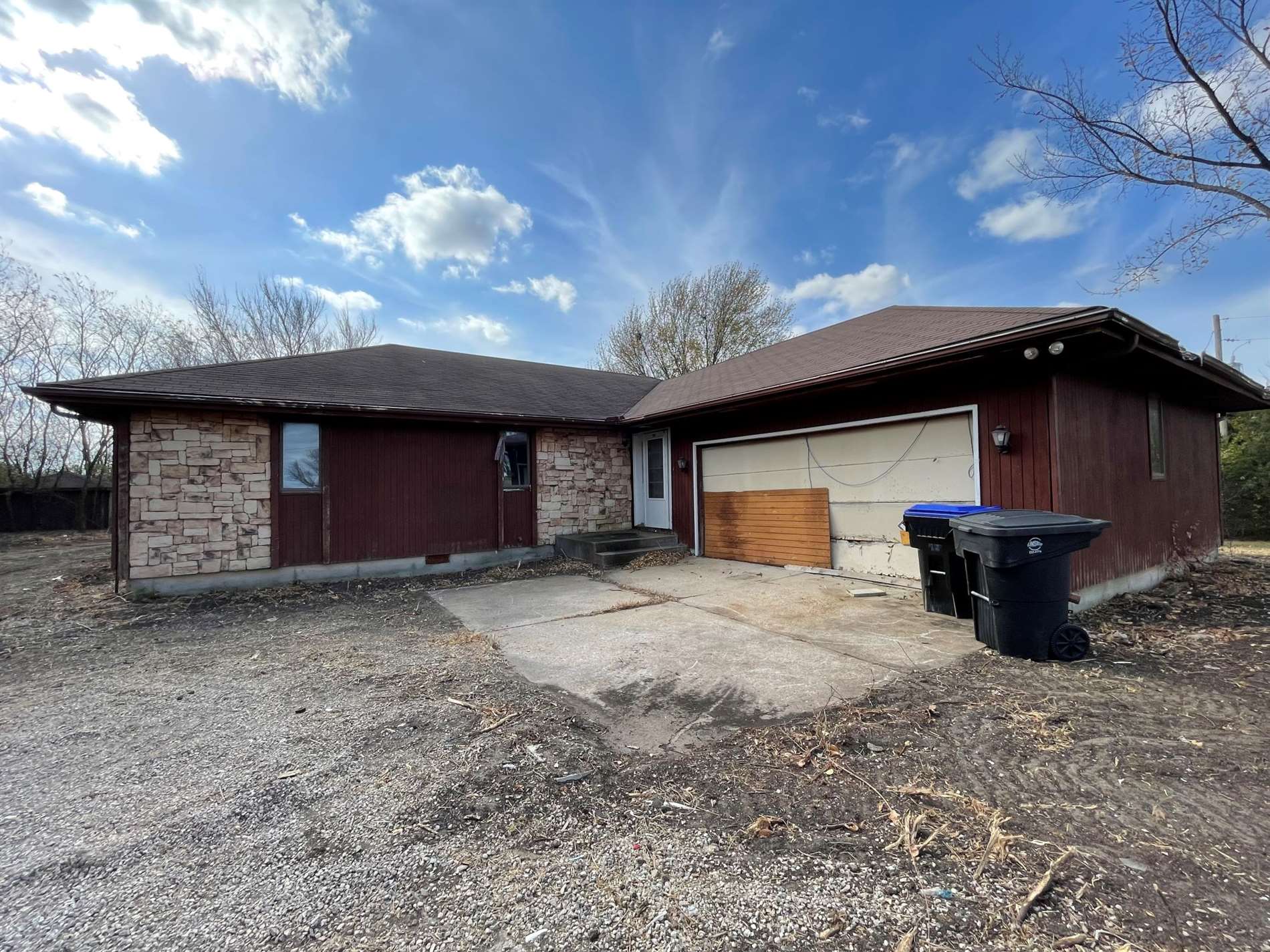 5921 SE 53rd St, Berryton, KS 66409