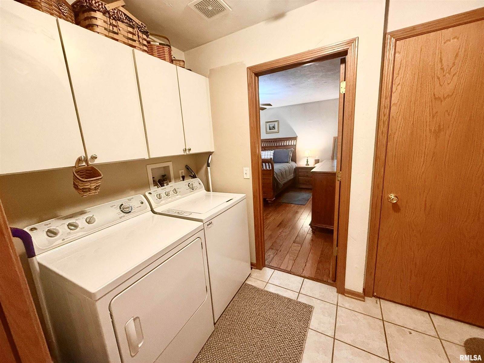 319 3RD Avenue, Hampton, IL 61256