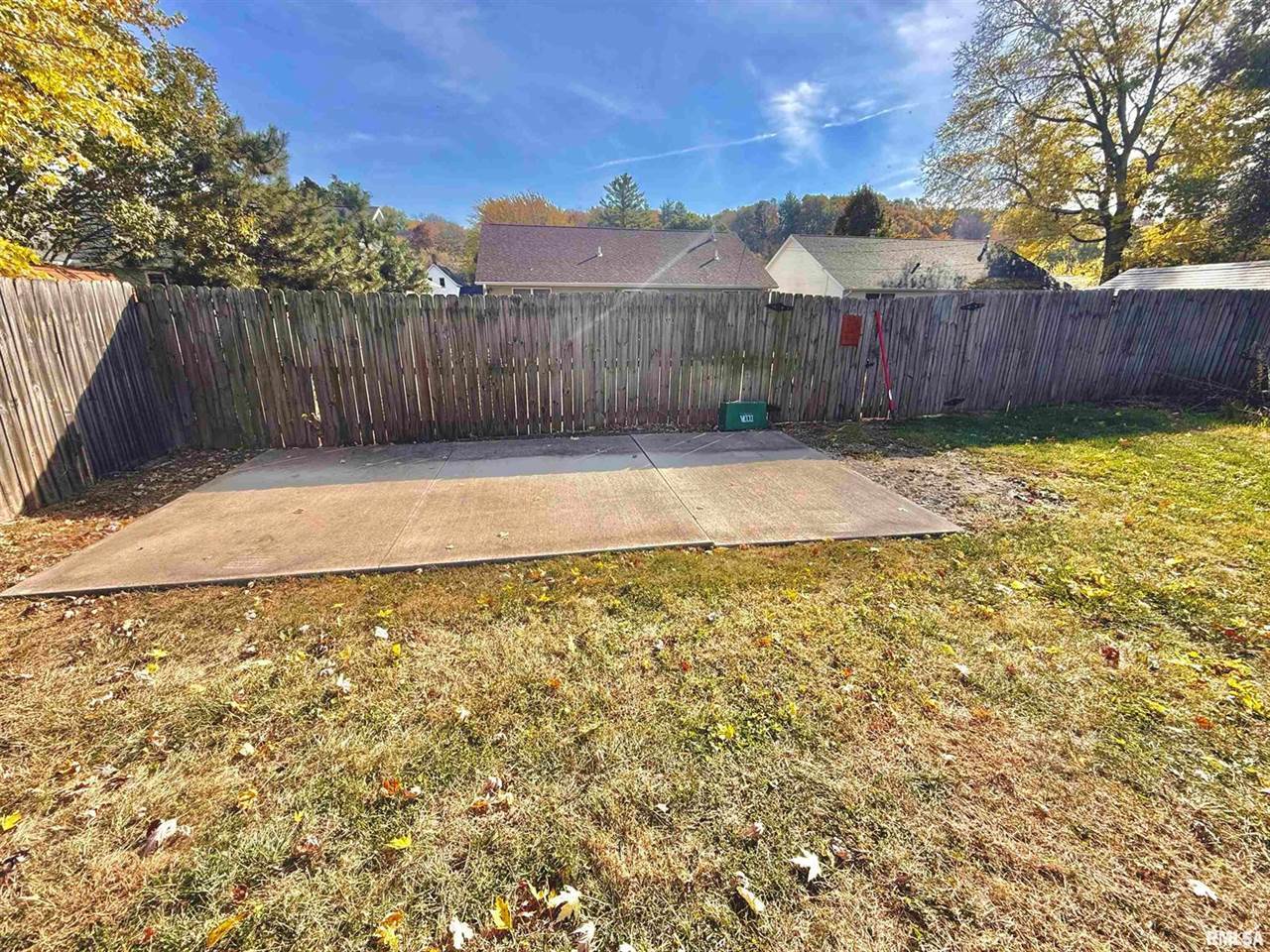 319 3RD Avenue, Hampton, IL 61256