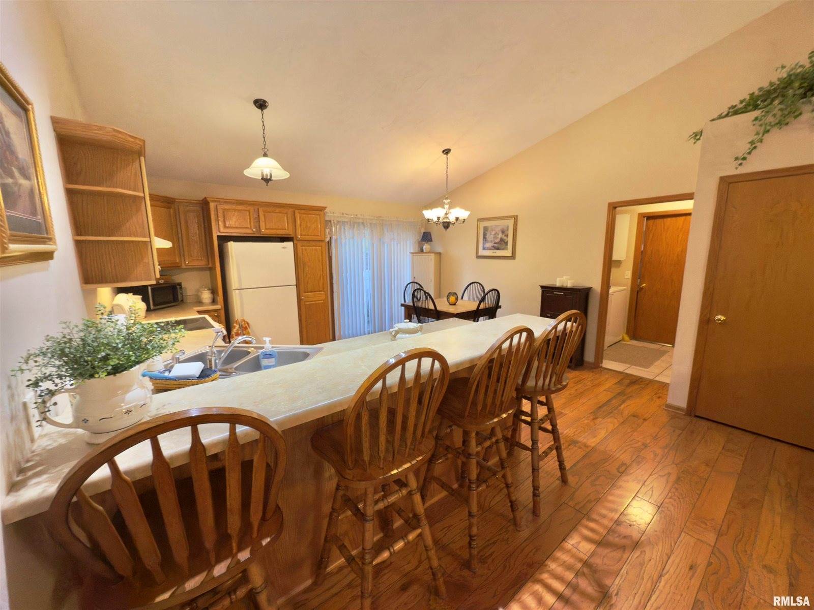 319 3RD Avenue, Hampton, IL 61256