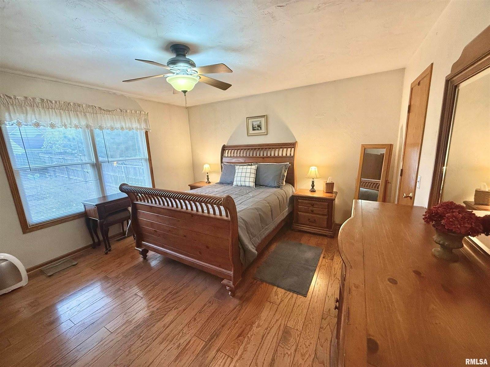 319 3RD Avenue, Hampton, IL 61256