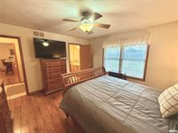 319 3RD Avenue, Hampton, IL 61256