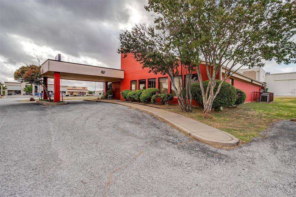 6404 Mccart Avenue, Fort Worth, TX 76133