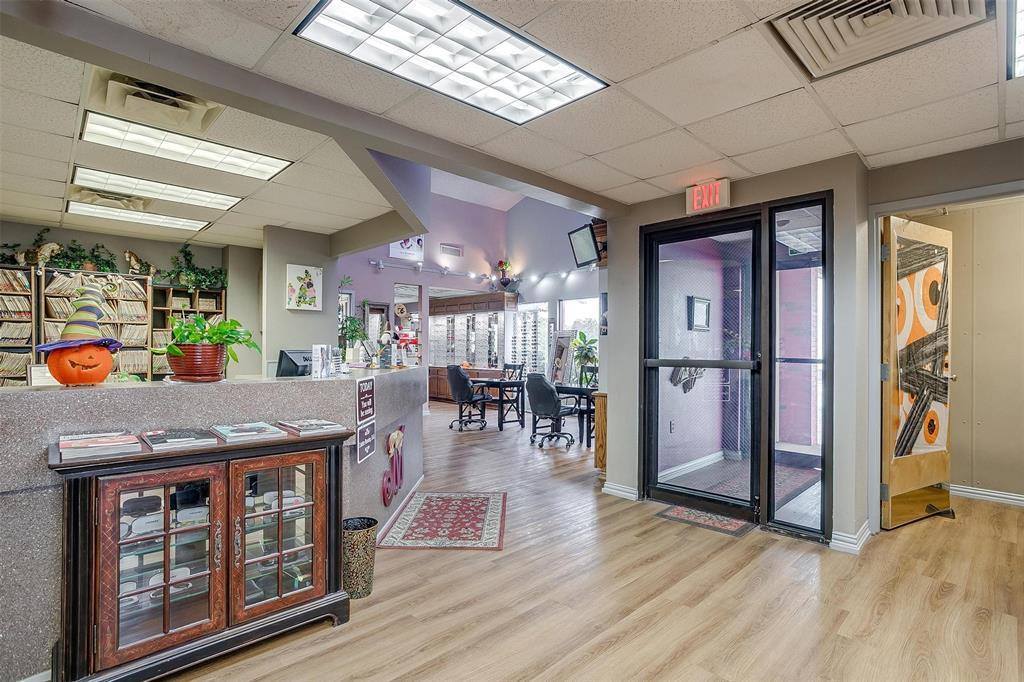 6404 Mccart Avenue, Fort Worth, TX 76133