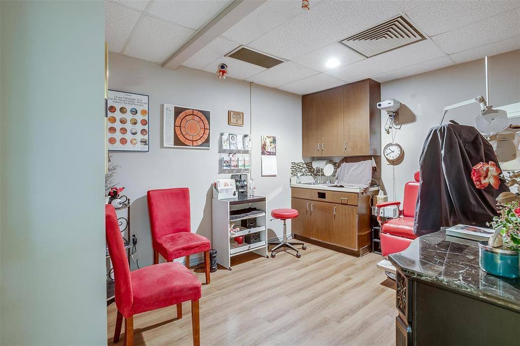 6404 Mccart Avenue, Fort Worth, TX 76133