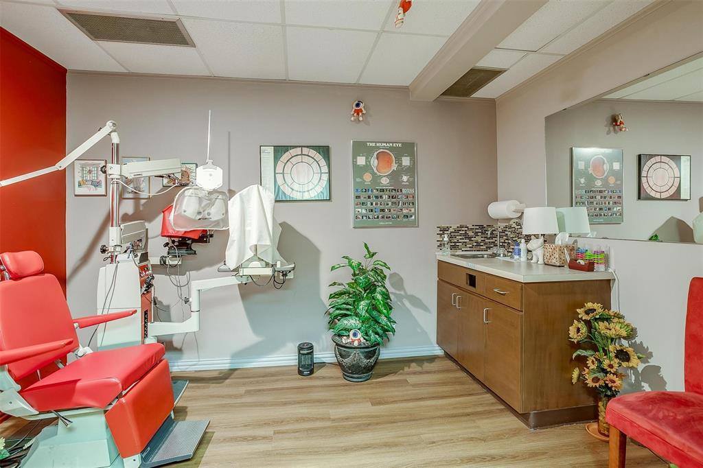 6404 Mccart Avenue, Fort Worth, TX 76133