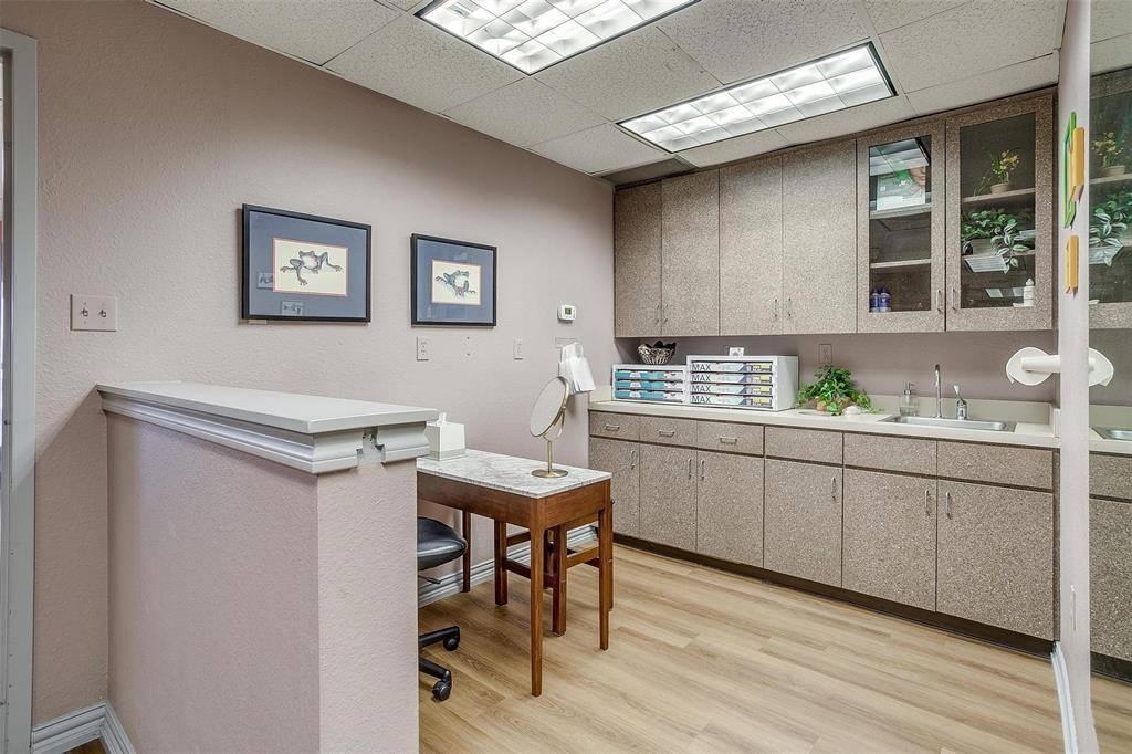 6404 Mccart Avenue, Fort Worth, TX 76133