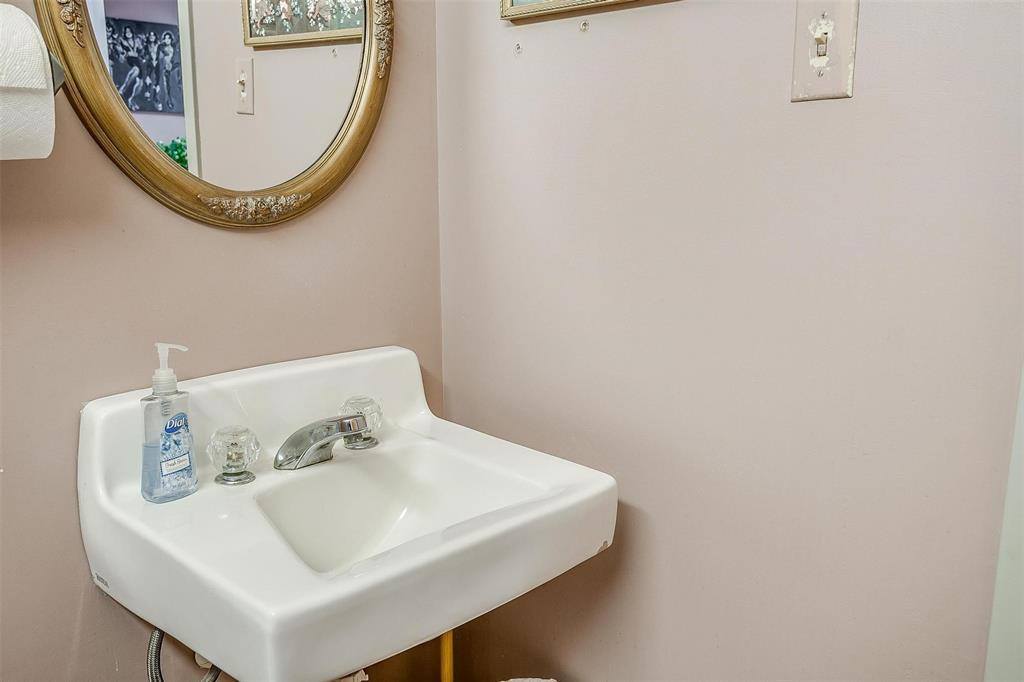 6404 Mccart Avenue, Fort Worth, TX 76133