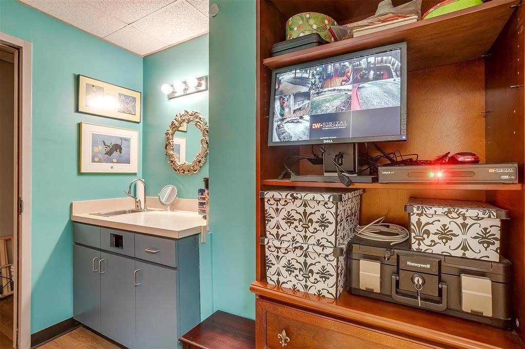 6404 Mccart Avenue, Fort Worth, TX 76133