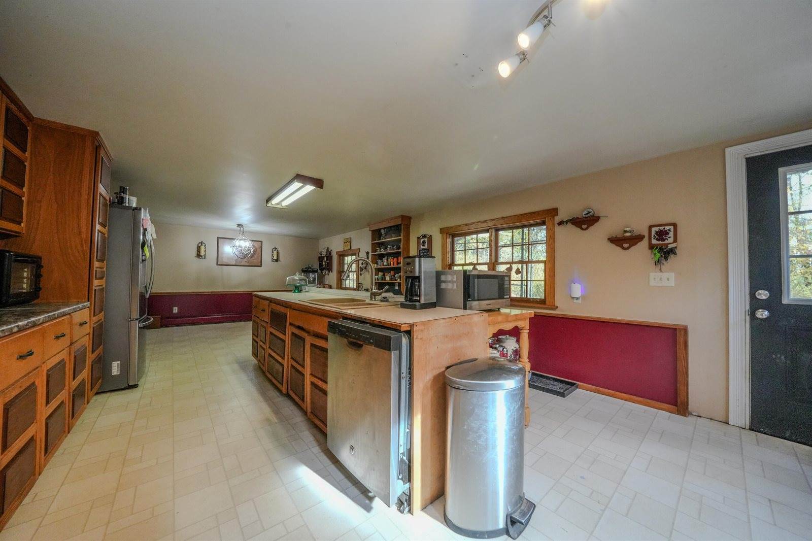 40 Coyote Way, Lincoln, ME 04457