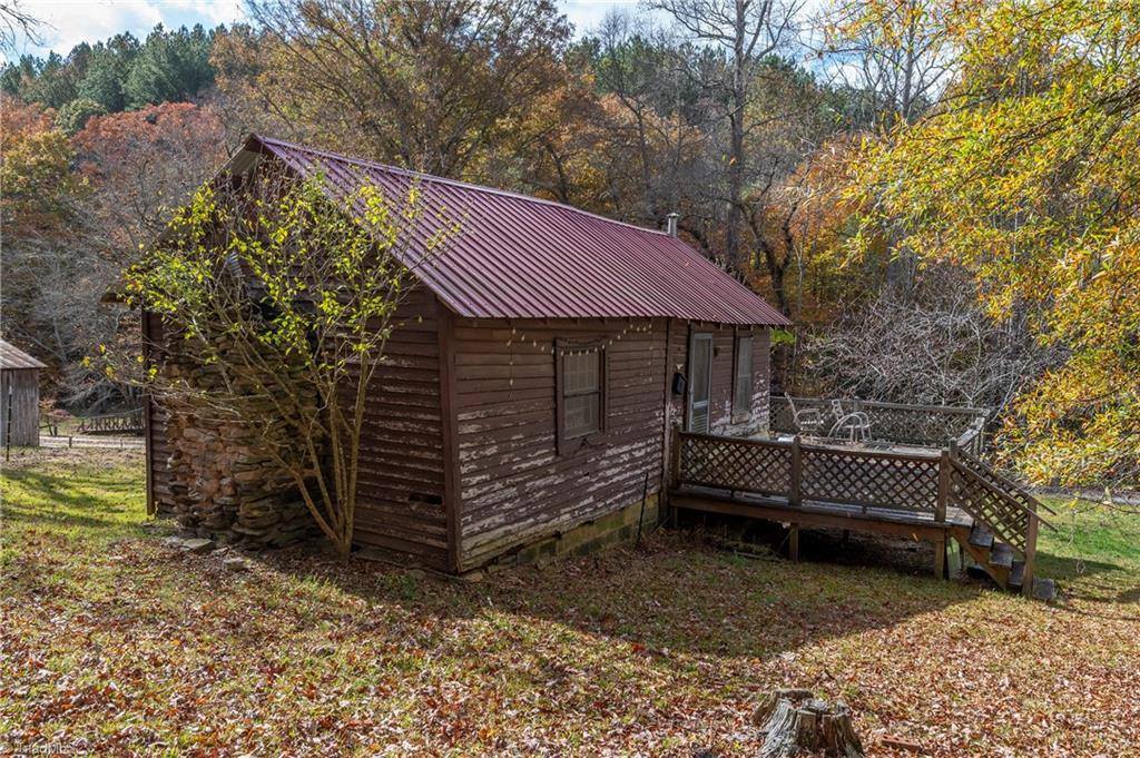 182 Bruckie Trail, Pilot Mountain, NC 27041